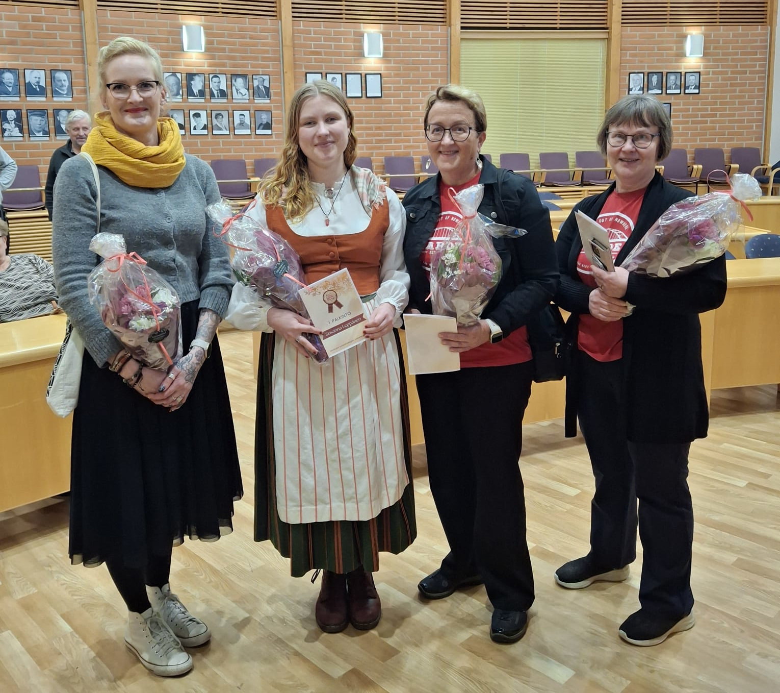 Karstulan kuntastrategian taidekilpailun 2026 palkitut vasemmalta oikealle: Ottilia Mäkinen (3. palkinto), Susanna Leppänen (1. palkinto), Airi Honkonen ja Päivi Muhonen (2. palkinto)
